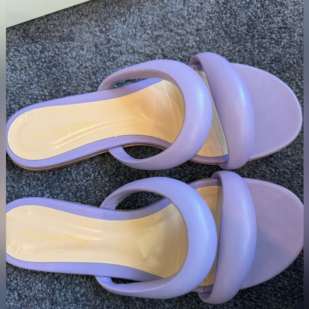 Gianvito Rossi flat sandals in purple color and great condition